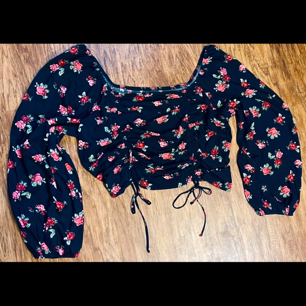 Bishop Sleeve Floral Plus Crop Top - Picture 4 of 4